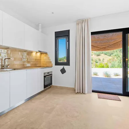 Loua Apartment *